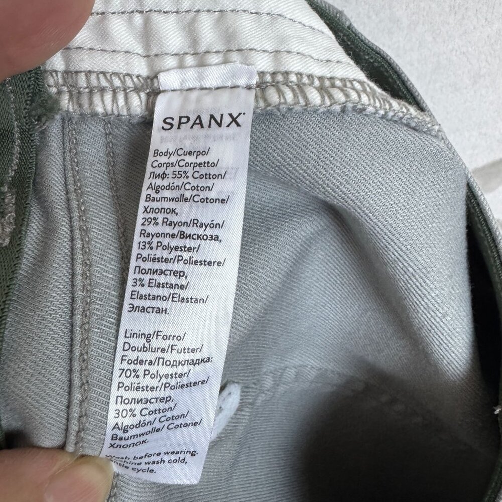 SPANX Stone Wash Camo Pull On Tummy Shaping Stretch Twill Shorts Size Medium - Picture 6 of 6